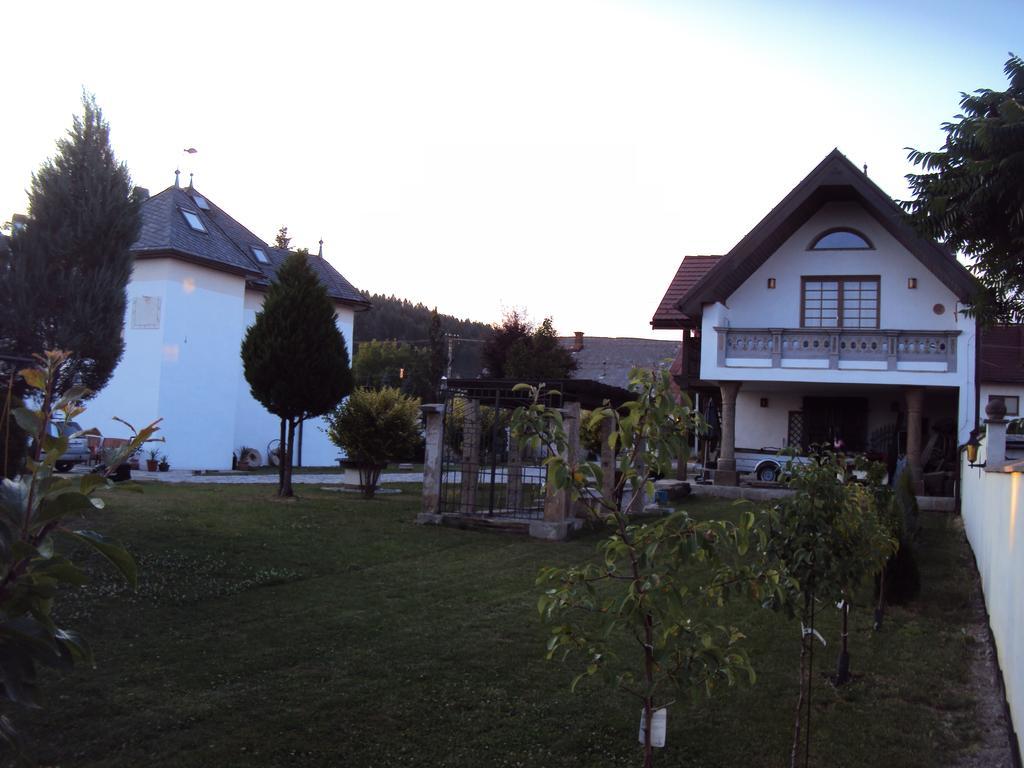 Ferienwohnung Castle Kastiel Kotešová Zimmer foto