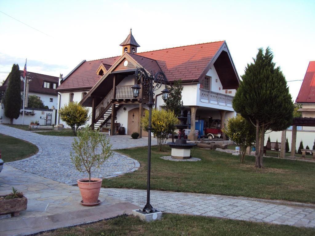 Ferienwohnung Castle Kastiel Kotešová Zimmer foto
