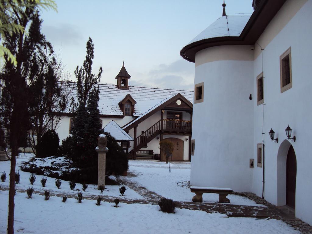 Ferienwohnung Castle Kastiel Kotešová Exterior foto